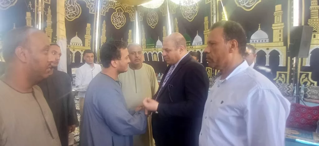 وكيل تعليم قنا يقدم العزاء في وفاة مدير مدرسة الشهيد محمد علي أحمد ويؤكد دعم أسرته 37 - جريدة المساء