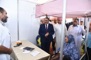 محافظ مطروح يتفقد قافلة مؤسسة سبق الخيرية  الطبية المجانية 27 - جريدة المساء