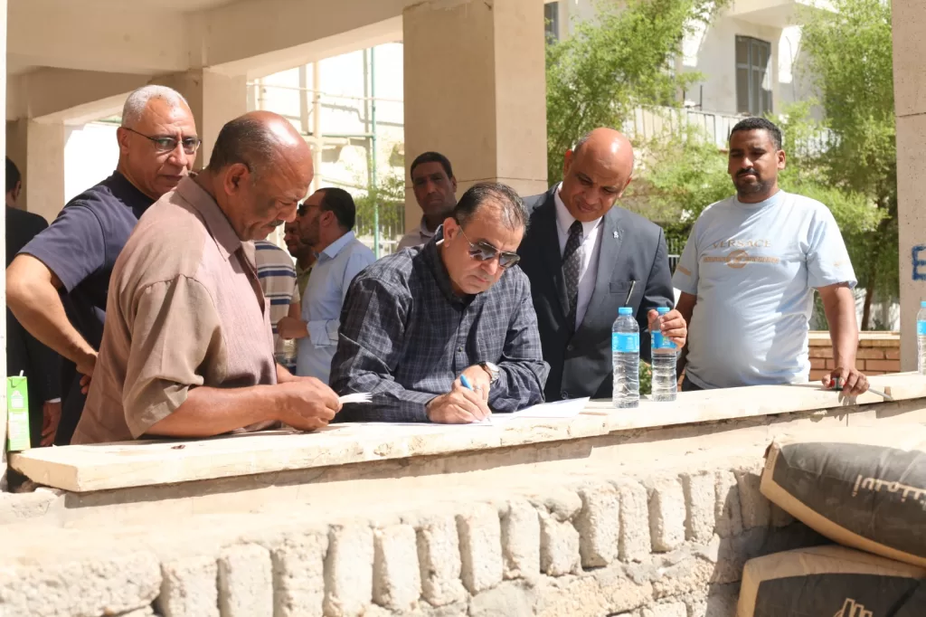 رئيس جامعة جنوب الوادي يتابع معدلات الإنجاز في المشروعات التطويرية 29 - جريدة المساء