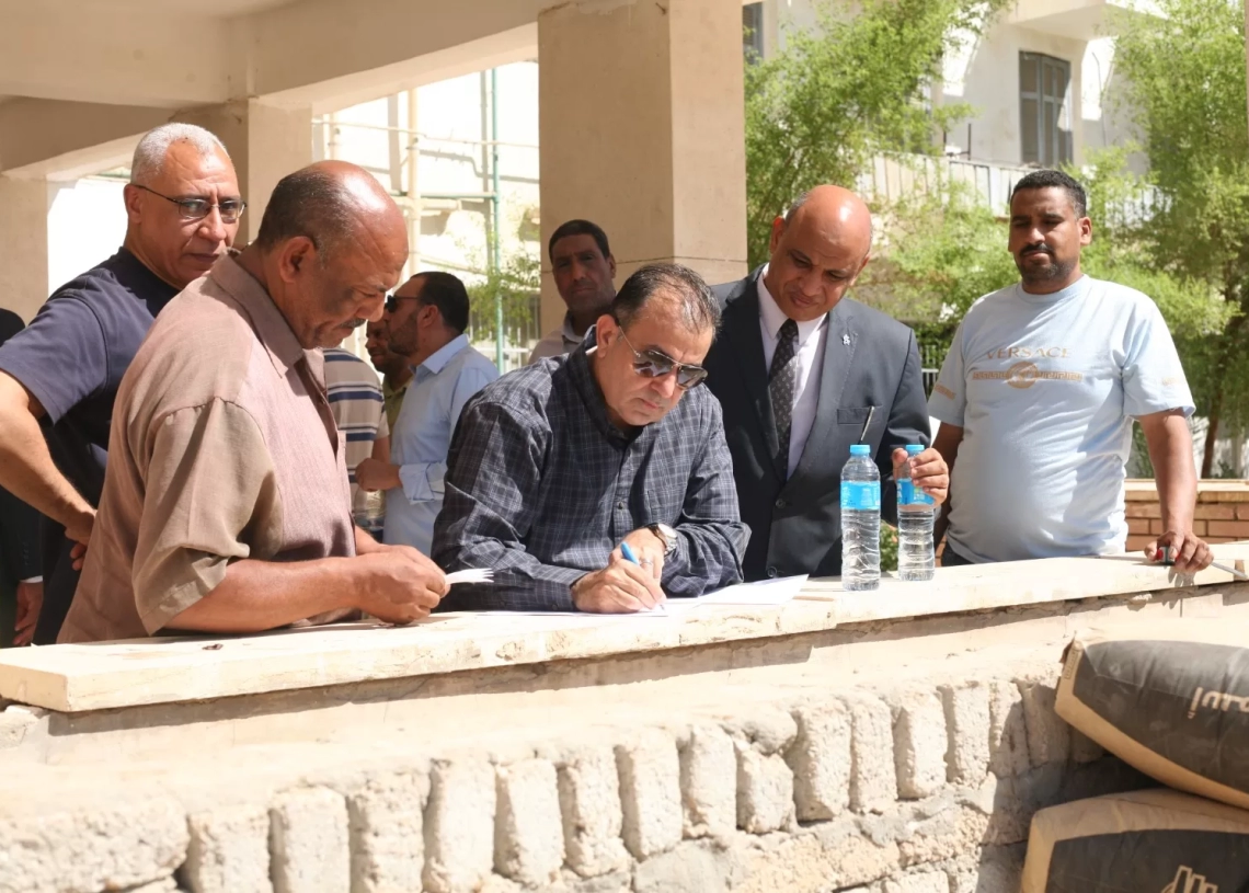 رئيس جامعة جنوب الوادي يتابع معدلات الإنجاز في المشروعات التطويرية 19 - جريدة المساء