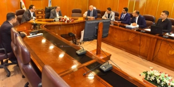 محافظ أسيوط يبحث مع شركة خبزة تطوير جودة الخبز وتنفيذ مشروعات تدريبية 1 - جريدة المساء