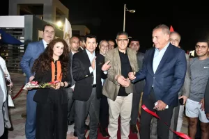 وزير الشباب والرياضة ومحافظ الجيزة يفتتحان مجمع حمامات السباحة بمركز التنمية الشبابية بالشيخ زايد 23 - جريدة المساء