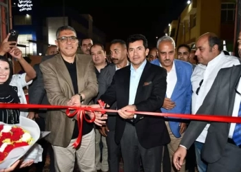 وزير الشباب والرياضة ومحافظ الجيزة يفتتحان مجمع حمامات السباحة بمركز التنمية الشبابية بالشيخ زايد 21 - جريدة المساء