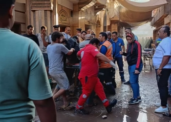 فرق الهلال الأحمر تهرع لمساندة جهود الإنقاذ بحريق مصنع المحلة 19 - جريدة المساء