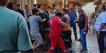 فرق الهلال الأحمر تهرع لمساندة جهود الإنقاذ بحريق مصنع المحلة 2 - جريدة المساء فرق الهلال الأحمر تهرع لمساندة جهود الإنقاذ بحريق مصنع المحلة 1 - جريدة المساء