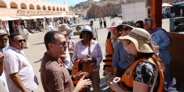 فى اليوم الثانى لإحتفال محافظة أسوان باليوم العالمى للسياحة.. محافظ أسوان ينيب نائبه للترحيب بالأفواج السياحية 1 - جريدة المساء