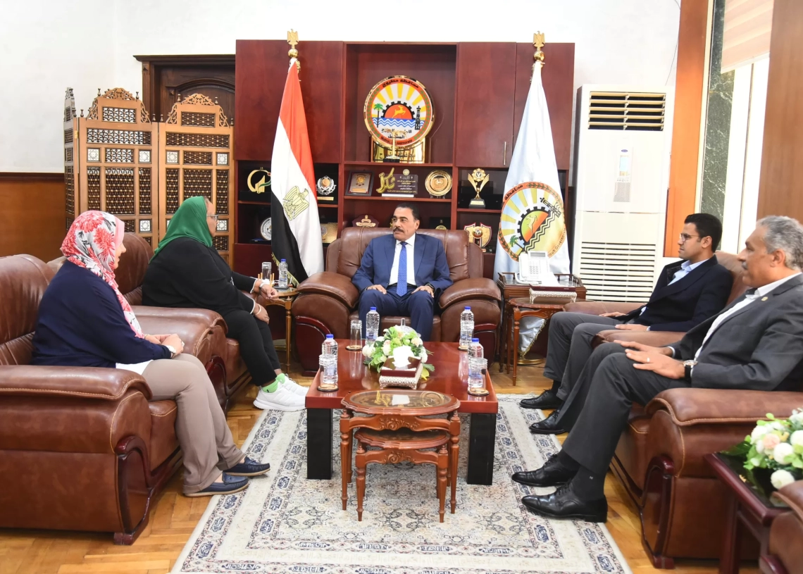 رئيس الإدارة المركزية لوحدة السكان بوزارة التنمية المحلية تزور مطروح 18 - جريدة المساء