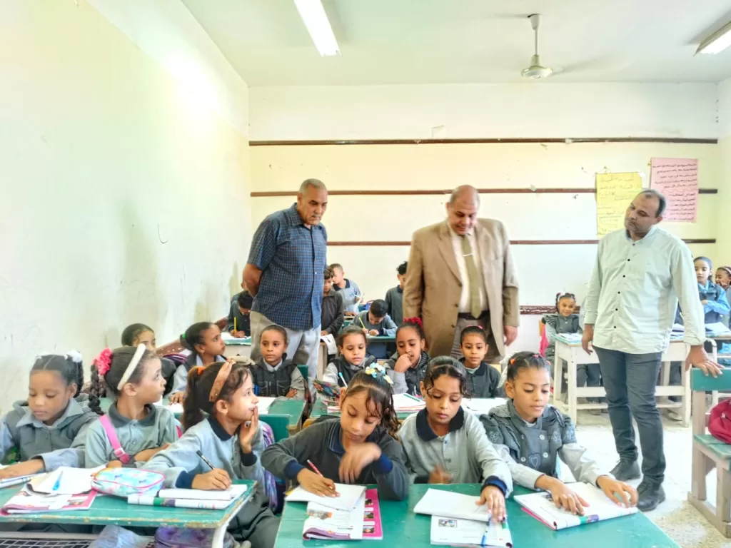 مدير تعليم قنا: تسجيل الغياب بدقة لمواجهة تسرب طلاب الإعدادية 26 - جريدة المساء