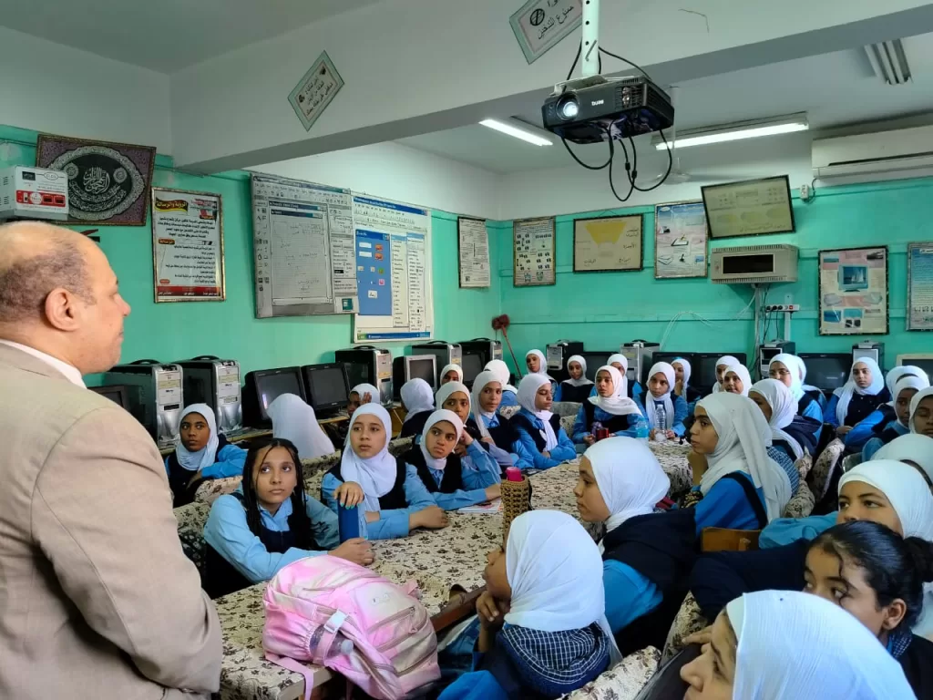 ضبط مخالفات بمدارس قوص.. ووكيل الوزارة يحيلها للتحقيق 21 - جريدة المساء