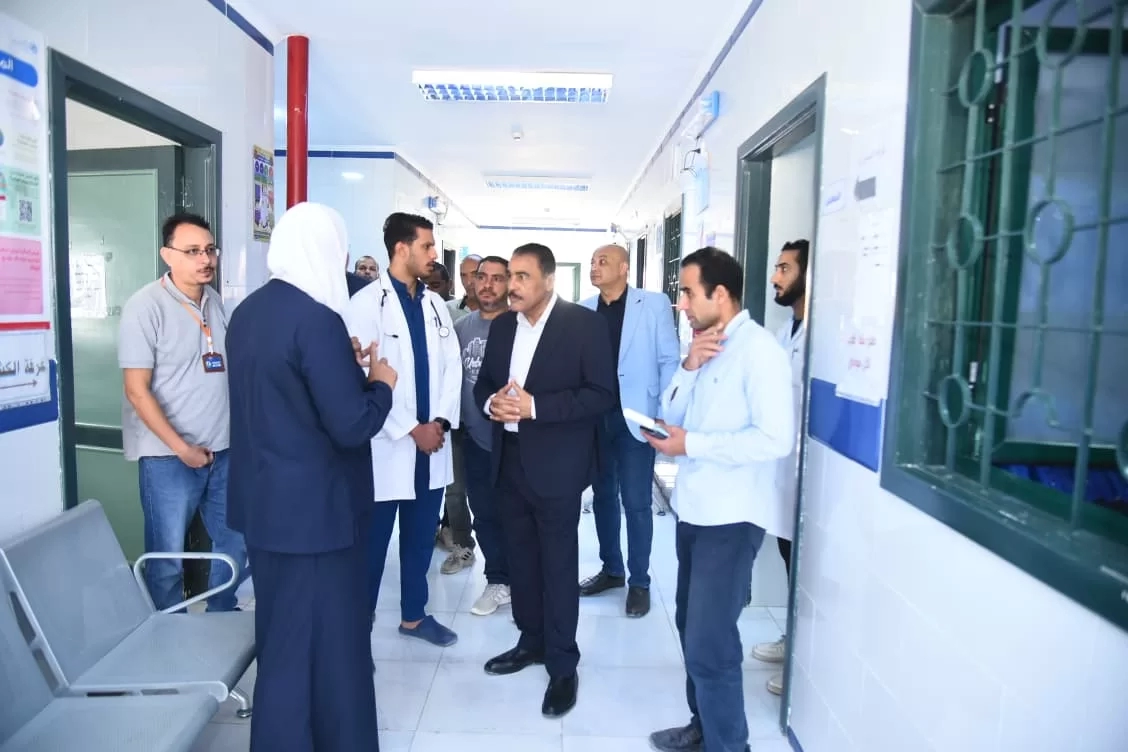 جولة مفاجئة لمحافظ مطروح بالوحدة الصحية بقرية أم الرخم 17 - جريدة المساء
