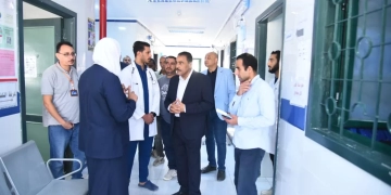 جولة مفاجئة لمحافظ مطروح بالوحدة الصحية بقرية أم الرخم 1 - جريدة المساء