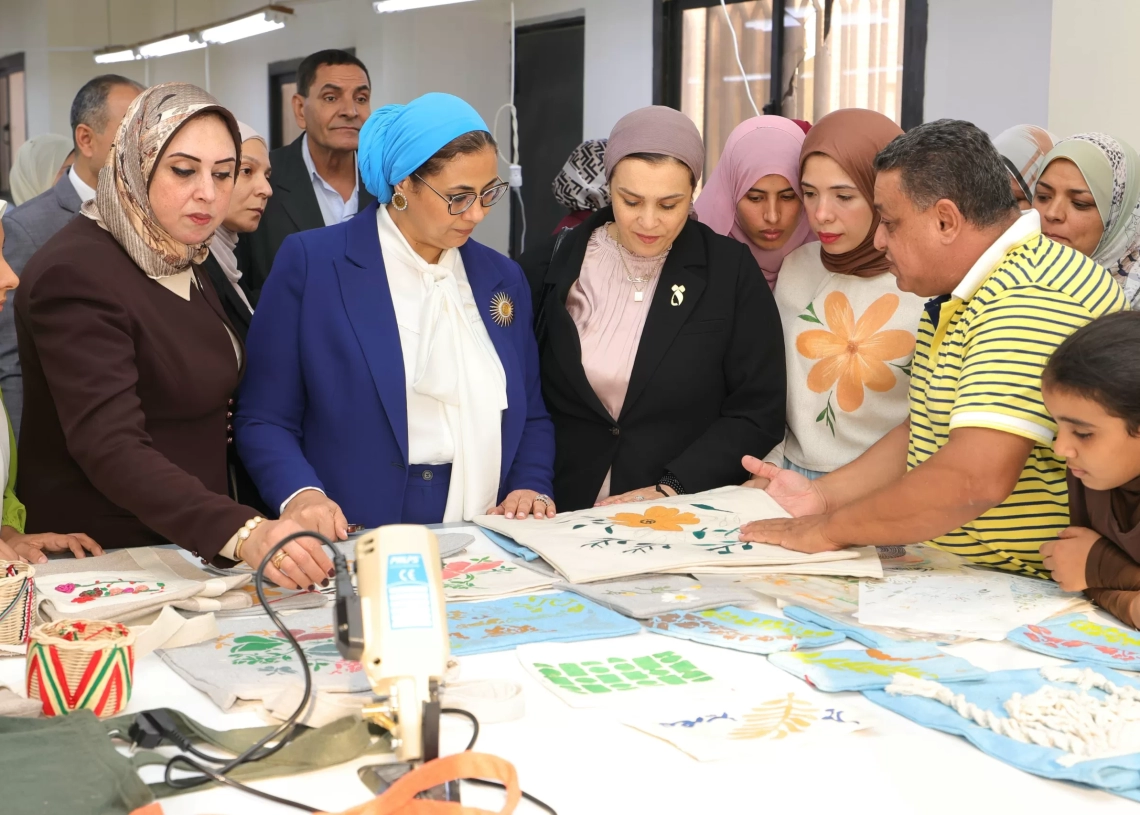 "أمل عمار" تشيد بمنتجات سيدات الدقهلية خلال جولتها التفقدية 19 - جريدة المساء