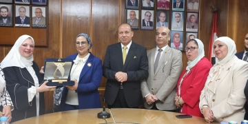 خلال زيارتها لمحافظة الدقهلية: المستشارة أمل عمار ووفد المجلس يتفقدون وحدة مناهضة العنف ضد المرأة ووحدة المرأة الآمنة بجامعة المنصورة ومستشفى الأطفال الجامعي 1 - جريدة المساء