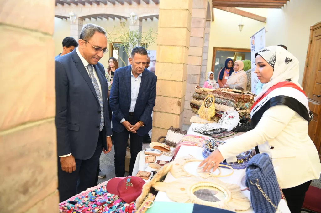 محافظ قنا يشهد احتفالية اليوم العالمي للسياحة بمعبد دندرة 121 - جريدة المساء