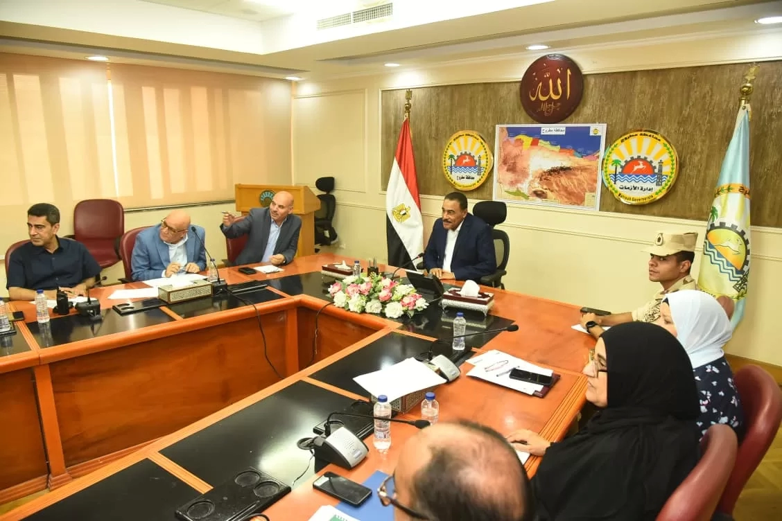شعيب يترأس لجنة الإدارة المتكاملة للمناطق الساحلية بمطروح 19 - جريدة المساء