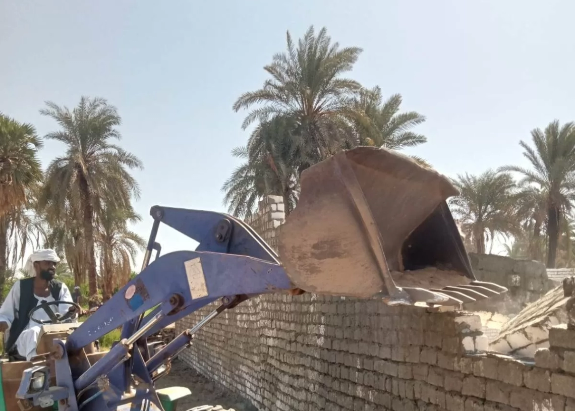 إزالة 10 حالات تعدى بمساحة 3727 م2 بمركزى إدفو وكوم أمبو 17 - جريدة المساء