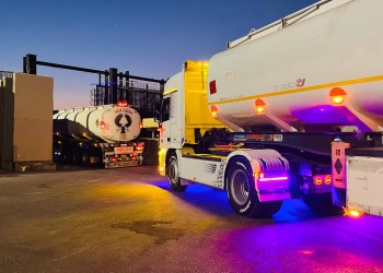 الهلال الأحمر المصرى يدفع بشاحنات الوقود إلى غزة