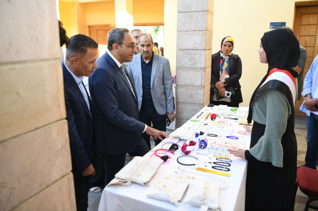 محافظ قنا يشهد احتفالية اليوم العالمي للسياحة بمعبد دندرة 87 - جريدة المساء