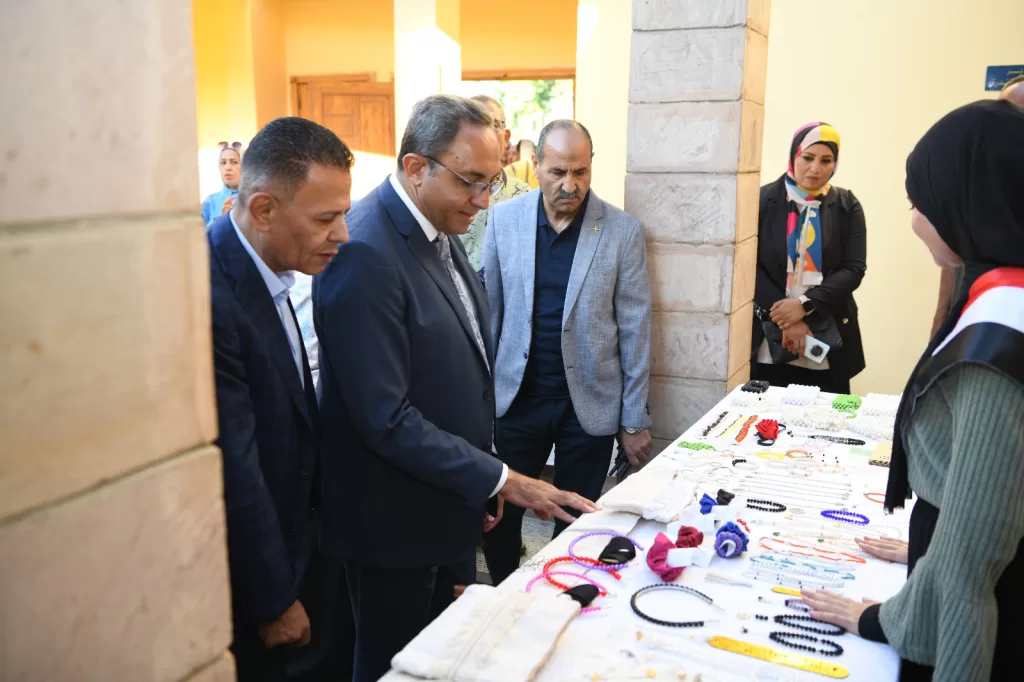 محافظ قنا يشهد احتفالية اليوم العالمي للسياحة بمعبد دندرة 85 - جريدة المساء