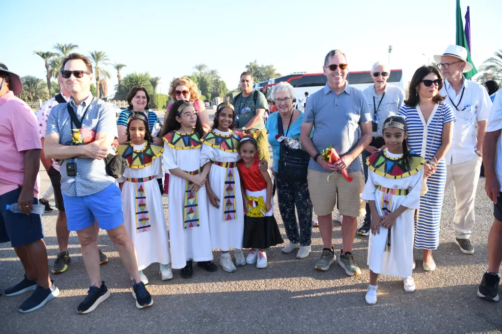 محافظ قنا يشهد احتفالية اليوم العالمي للسياحة بمعبد دندرة 65 - جريدة المساء