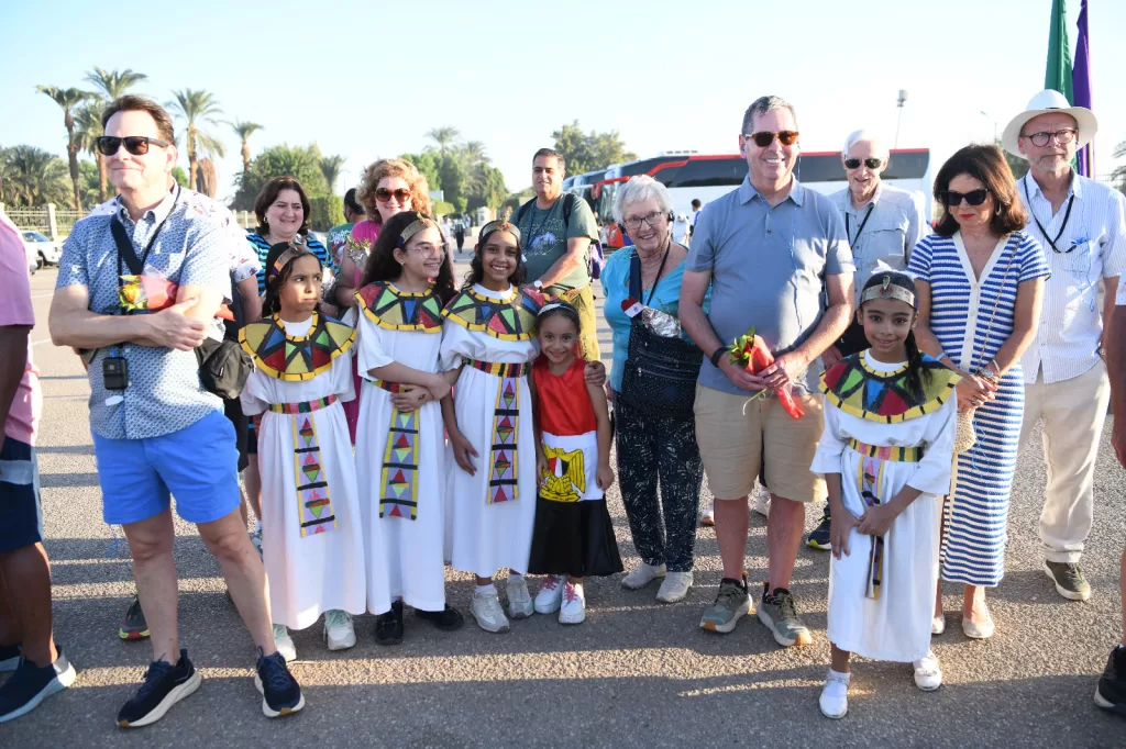 محافظ قنا يشهد احتفالية اليوم العالمي للسياحة بمعبد دندرة 63 - جريدة المساء