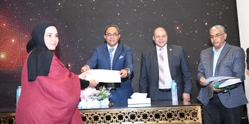 محافظ قنا يسلم عقود تعيين 733 معلماً مساعداً ضمن مسابقة 30 ألف معلم 1 - جريدة المساء