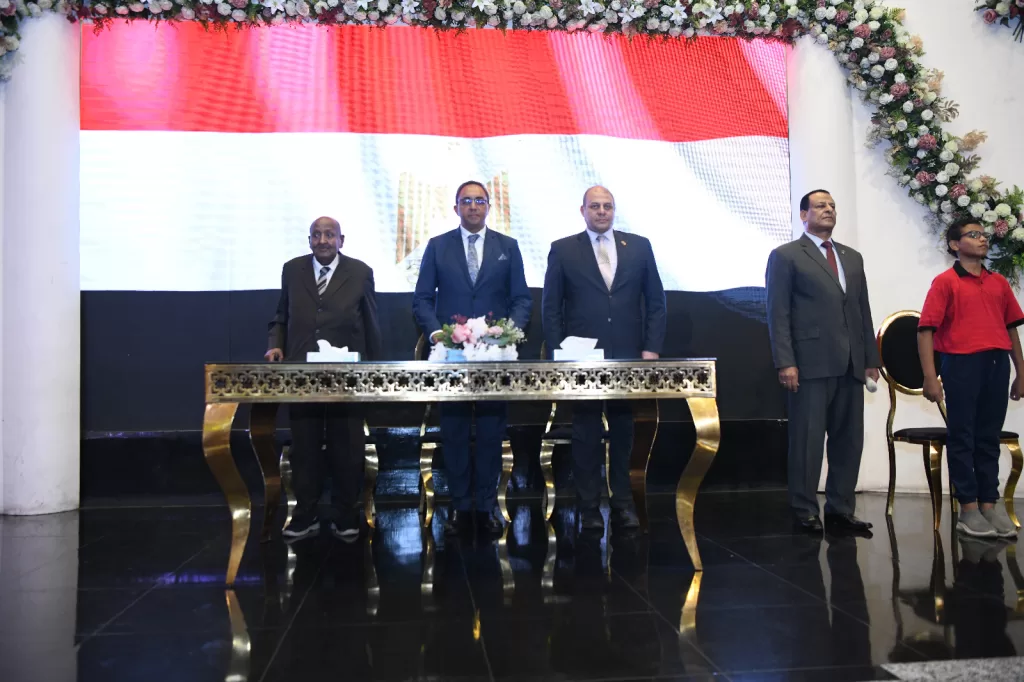 محافظ قنا يسلم عقود تعيين 733 معلماً مساعداً ضمن مسابقة 30 ألف معلم 36 - جريدة المساء