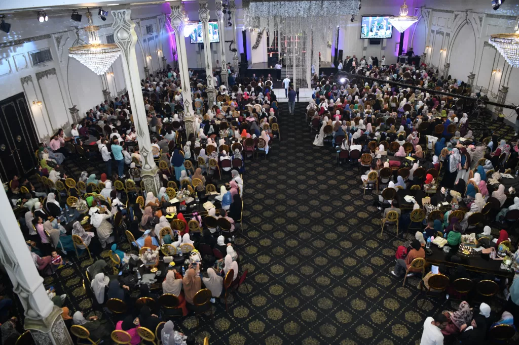 محافظ قنا يسلم عقود تعيين 733 معلماً مساعداً ضمن مسابقة 30 ألف معلم 44 - جريدة المساء