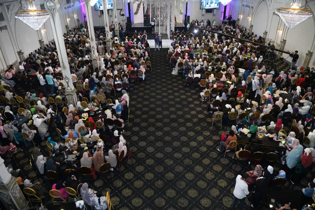 محافظ قنا يسلم عقود تعيين 733 معلماً مساعداً ضمن مسابقة 30 ألف معلم 48 - جريدة المساء