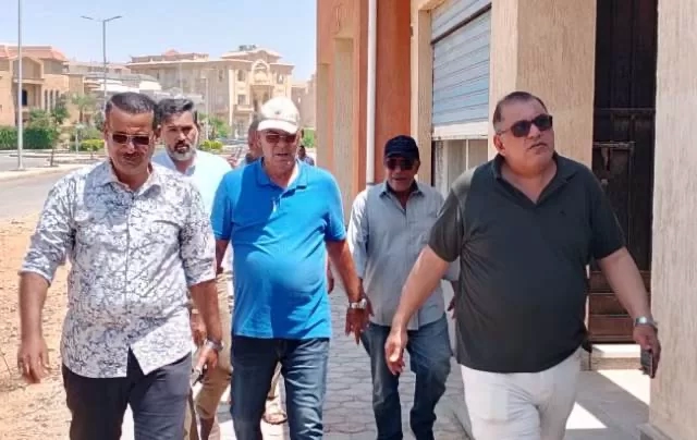 رئيس جهاز الشروق يواجه “مصايد الموت” ويستبدل أغطية البالوعات فورًا 19 - جريدة المساء