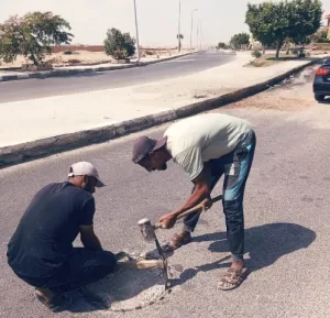 رئيس جهاز الشروق يواجه “مصايد الموت” ويستبدل أغطية البالوعات فورًا 25 - جريدة المساء