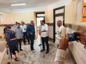 رئيس جهاز الشروق يقود حملة لصيانة ونظافة المدارس قبل العام الدراسي 20 - جريدة المساء