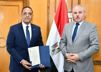 د. أحمد عزمي عميدا لكلية التجارة بجامعة القناة 19 - جريدة المساء