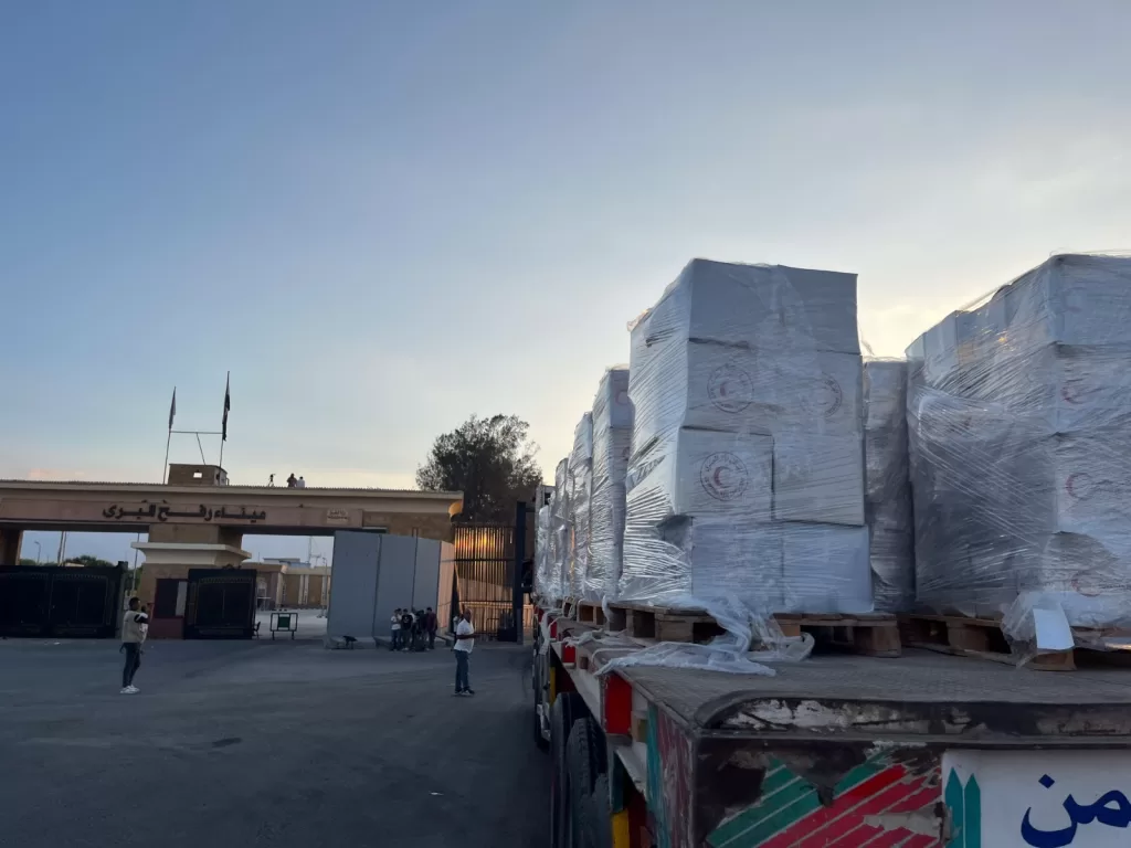 الهلال الأحمر لليوم الـ 31 يدخل 2500 طن مساعدات غذائية وطبية عاجلة إلى غزة 19 - جريدة المساء