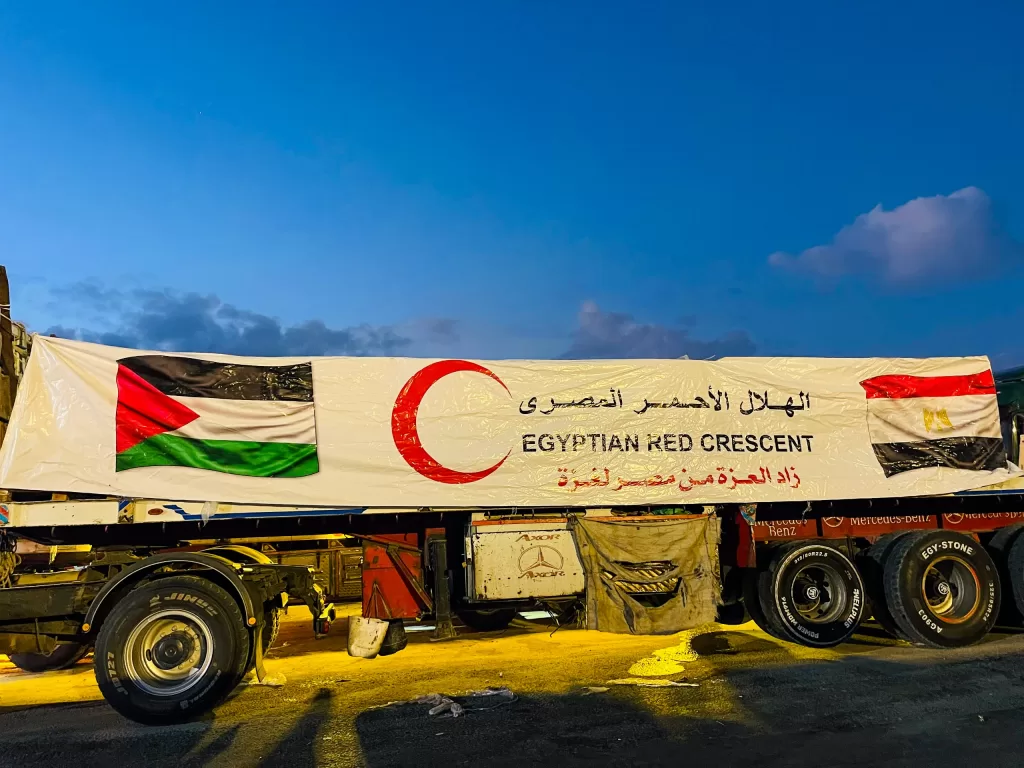 الهلال الأحمر لليوم الـ 29 يمدَّ أهالى غزة بـ 2700 طن مساعدات غذائية وإغاثية 18 - جريدة المساء