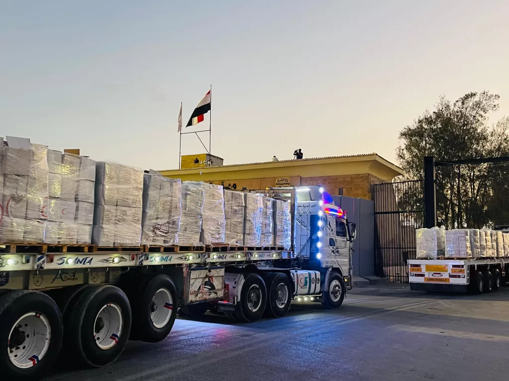 قافلة الهلال الأحمر 28 تصل غزة محمّلة بـ2800 طن مساعدات إغاثية عاجلة 19 - جريدة المساء