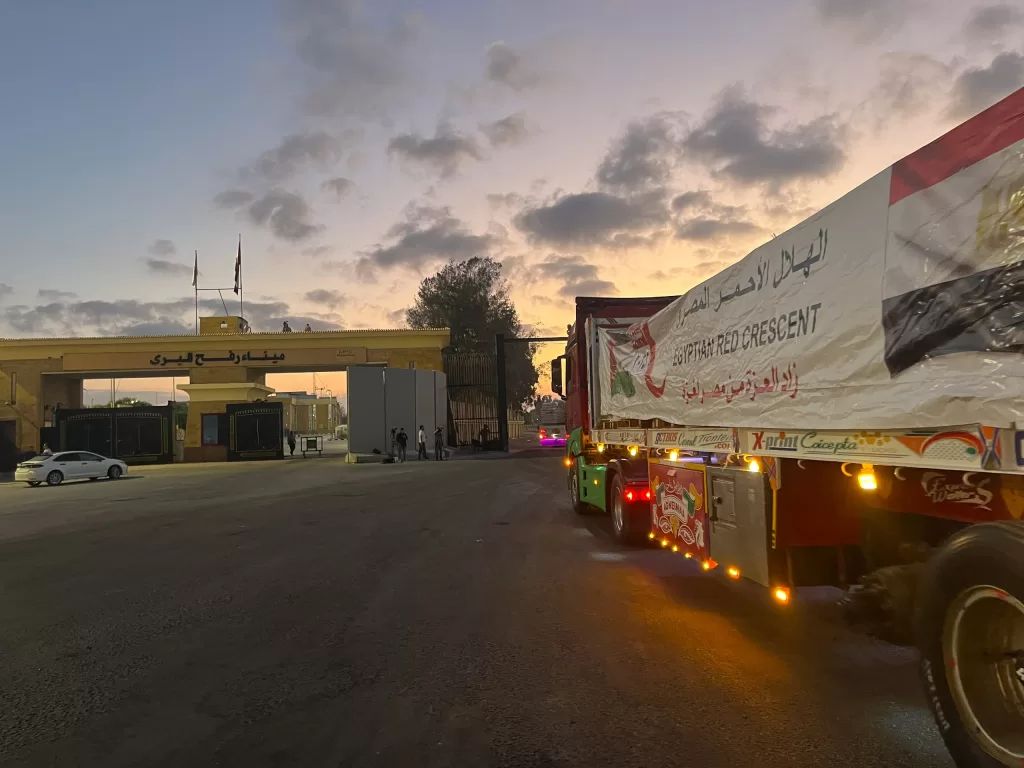 من عين جالوت إلى غزة.. الهلال الأحمر يمد القطاع بـ 2500 طن مساعدات غذائية وإغاثية عاجلة 19 - جريدة المساء