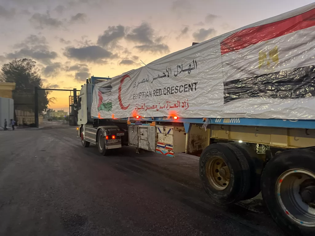 من عين جالوت إلى غزة.. الهلال الأحمر يمد القطاع بـ 2500 طن مساعدات غذائية وإغاثية عاجلة 21 - جريدة المساء