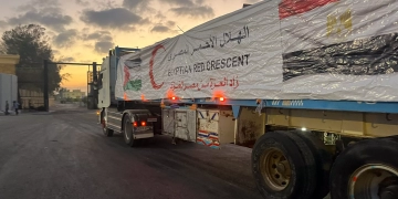الهلال الأحمر المصرى يدفع بالقافلة 37