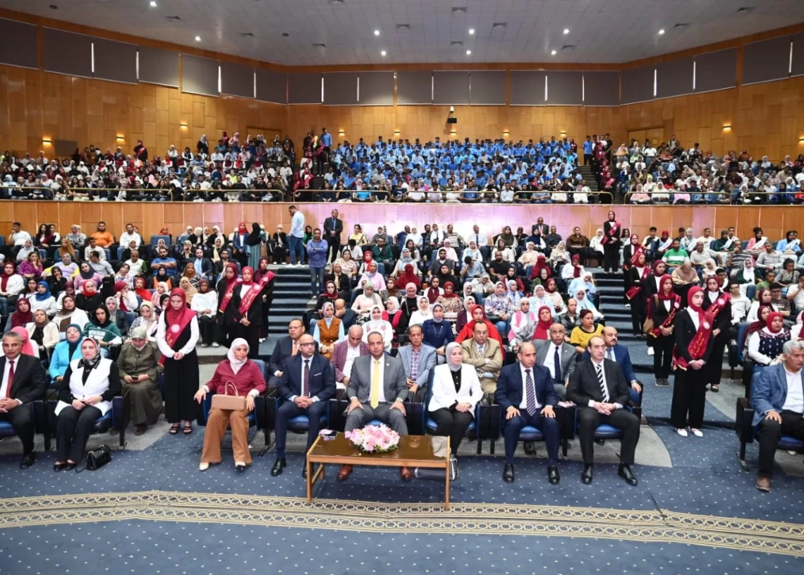 بتحية العلم .. انطلاق العام الجامعي الجديد وسط أجواء احتفالية بأسيوط 19 - جريدة المساء
