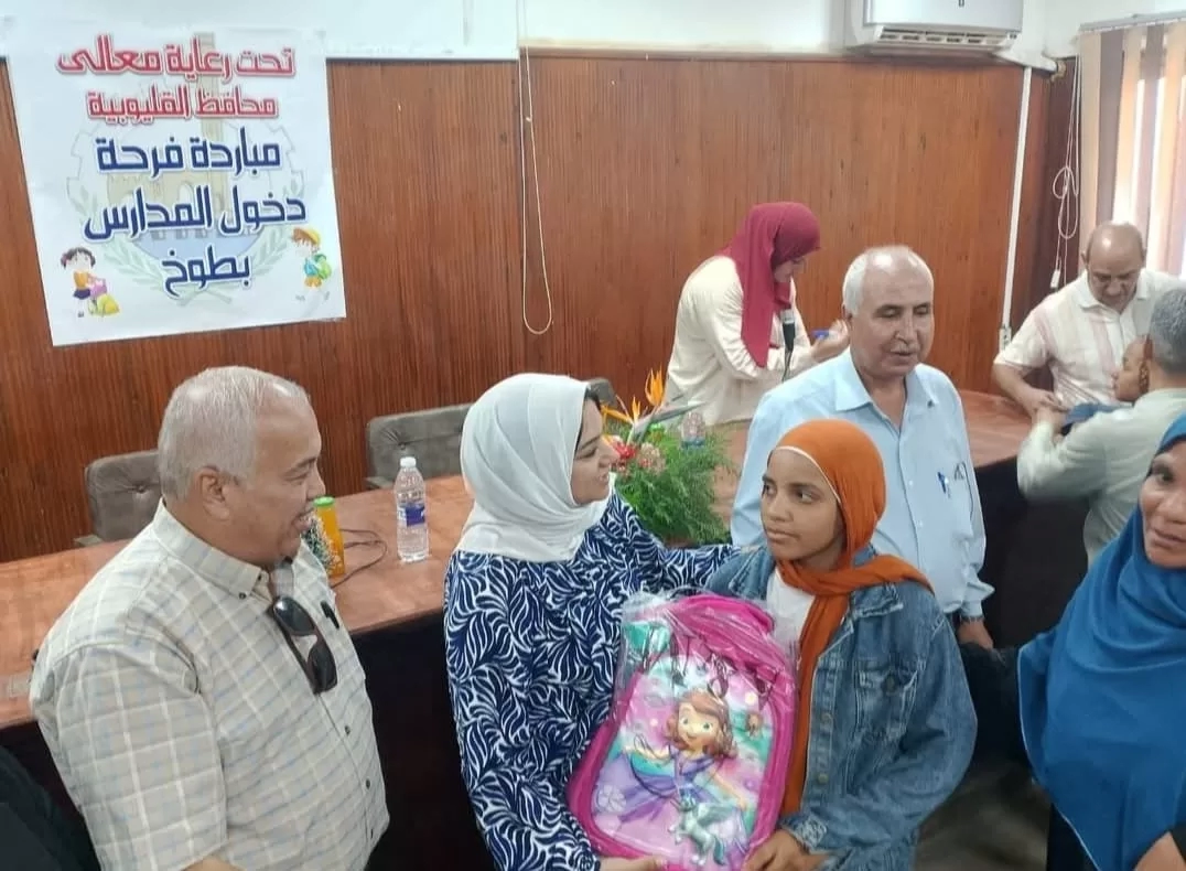 توزيع 120 حقيبة مدرسية علي تلاميذ طوخ ضمن مبادرة"فرحة المدارس" 18 - جريدة المساء