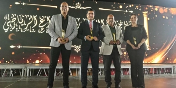 رئيس إتحاد الميني فوتبول يتوج بجائزة الاسكندرية للابداع الرياضي 1 - جريدة المساء