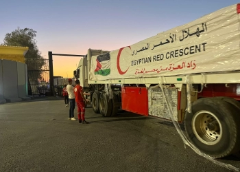 قوافل الهلال الأحمر لا تتوقف
