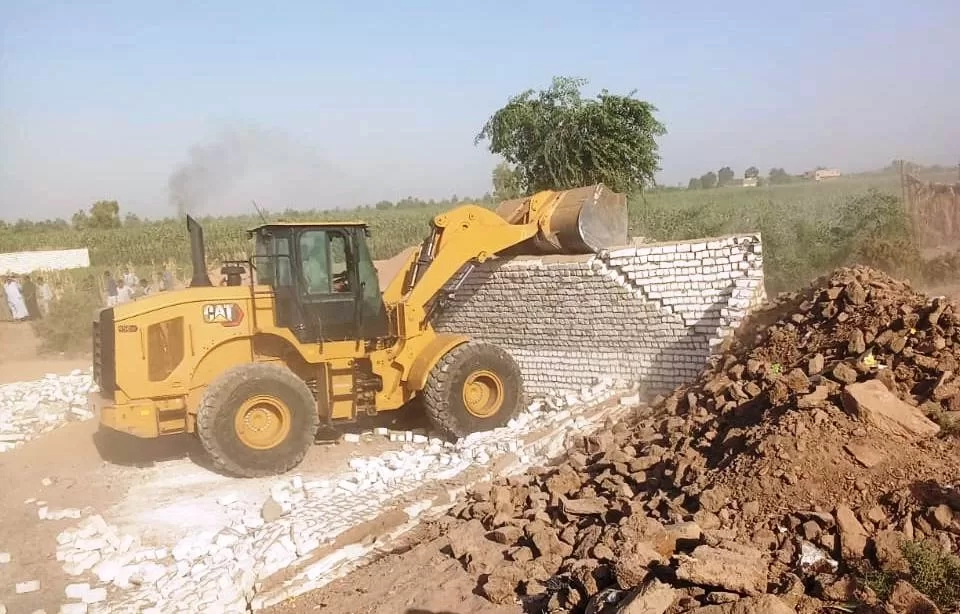 محافظ أسوان : إزالة 97 حالة من التعديات ضمن الموجة الـ 27 بمختلف المراكز والمدن 19 - جريدة المساء محافظ أسوان : إزالة 97 حالة من التعديات ضمن الموجة الـ 27 بمختلف المراكز والمدن 18 - جريدة المساء