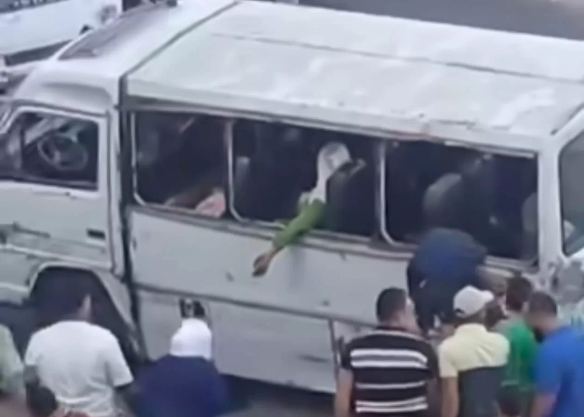 مصرع طالبه واصابه سبعه في انقلاب ميكروباص 17 - جريدة المساء