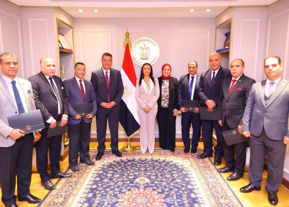 وزيرة التضامن تكرم اللجنة العليا لمتابعة الشكاوى والطلبات والخدمات 18 - جريدة المساء وزيرة التضامن تكرم اللجنة العليا لمتابعة الشكاوى والطلبات والخدمات 17 - جريدة المساء