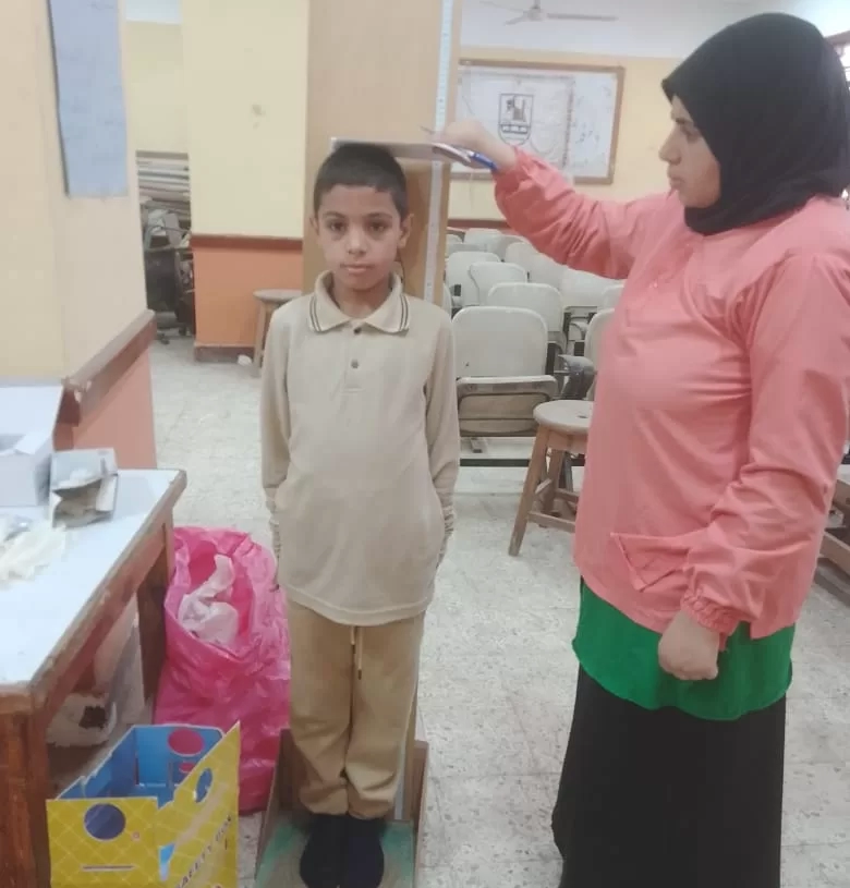 محافظ بني سويف يتابع فحص 37 ألف تلميذ ضد سوء التغذية 17 - جريدة المساء