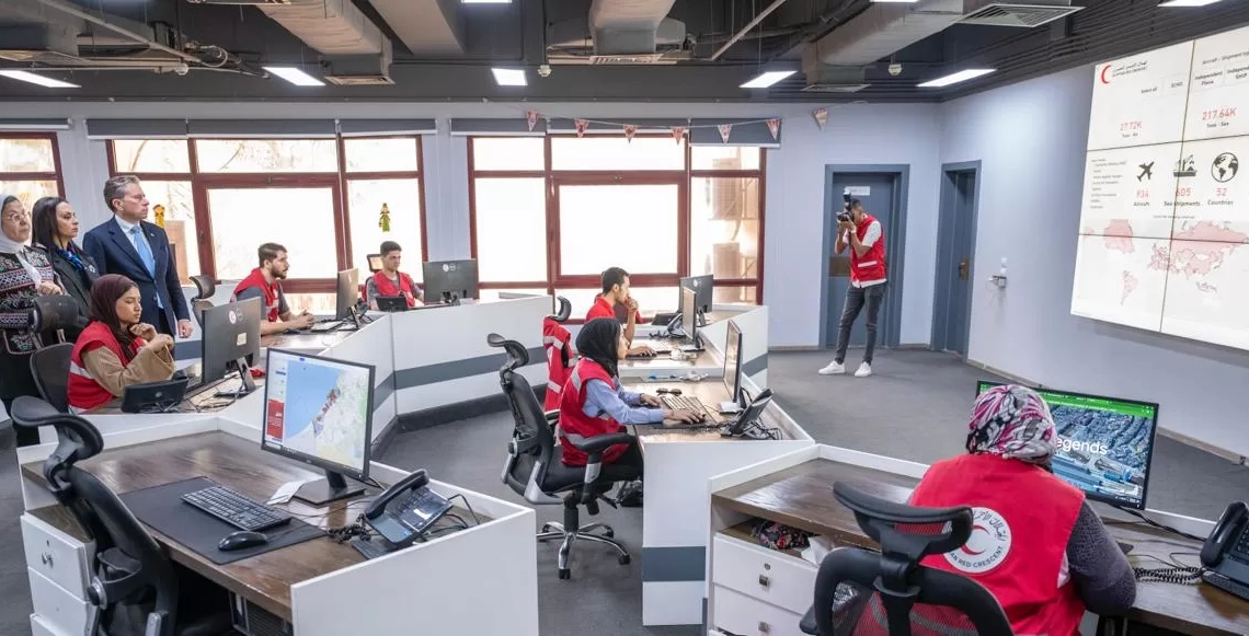 خلال تفقد غرفة العمليات ا لمركزية بـ الهلال الأحمر المصرى