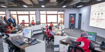 خلال تفقد غرفة العمليات ا لمركزية بـ الهلال الأحمر المصرى