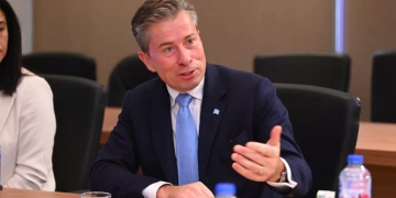 الأمم المتحدة تشيد بجهود مصر والهلال الأحمر في دعم غزة 1 - جريدة المساء توم فليتشر وكيل الأمين العام للأمم المتحدة للشئون الإنسانية ومنسق الإغاثة في حالات الطوارئ